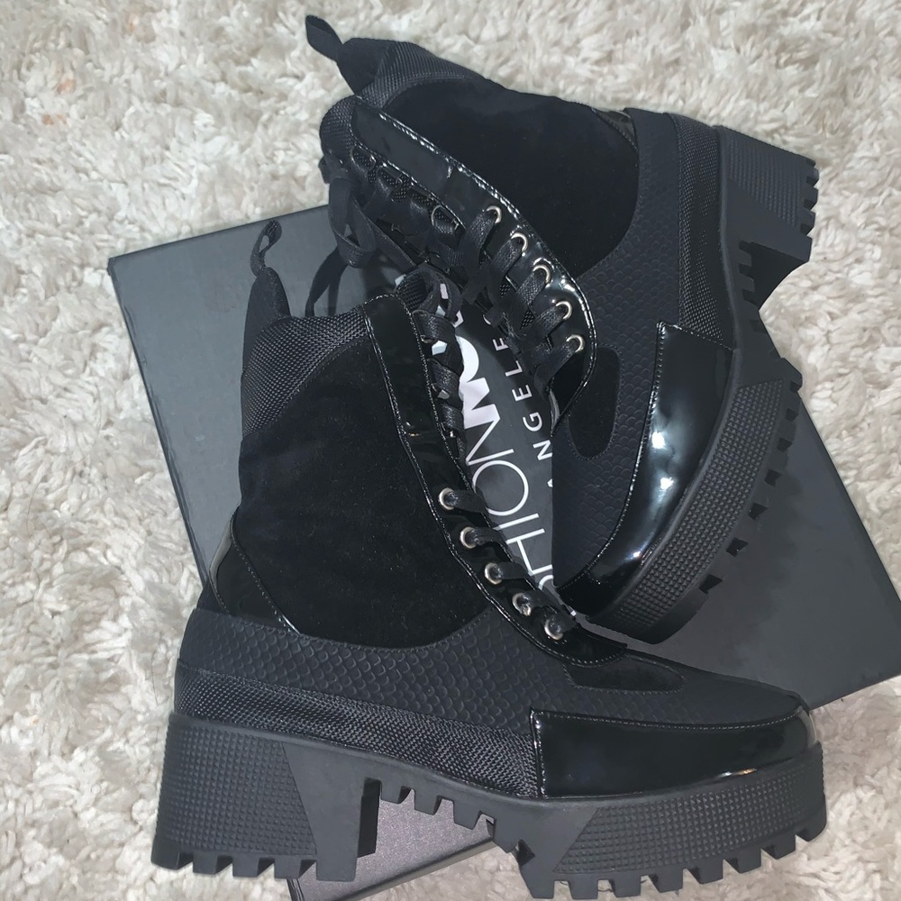 Boots - Picture 4 of 7